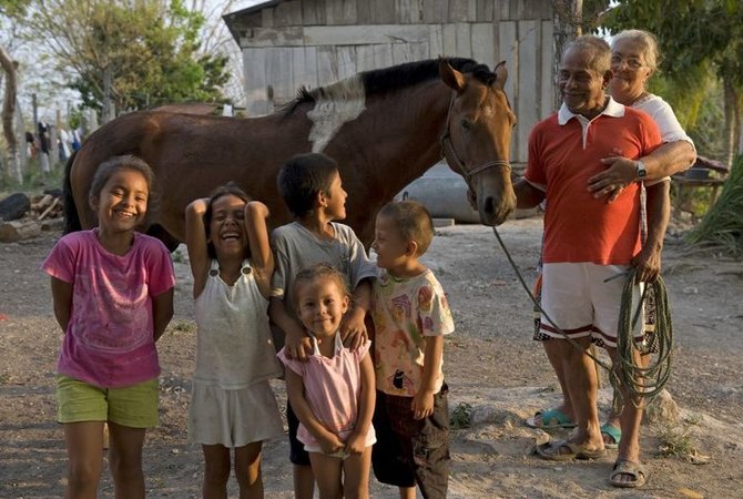 Guatemalan family with horse