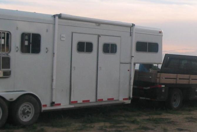 A legal transport trailer for horses on one level.