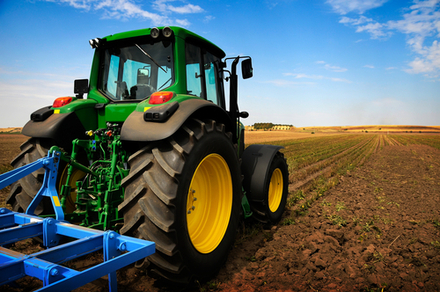 John Deere Revamps Tractor Line with Money-saving Features | EquiMed ...